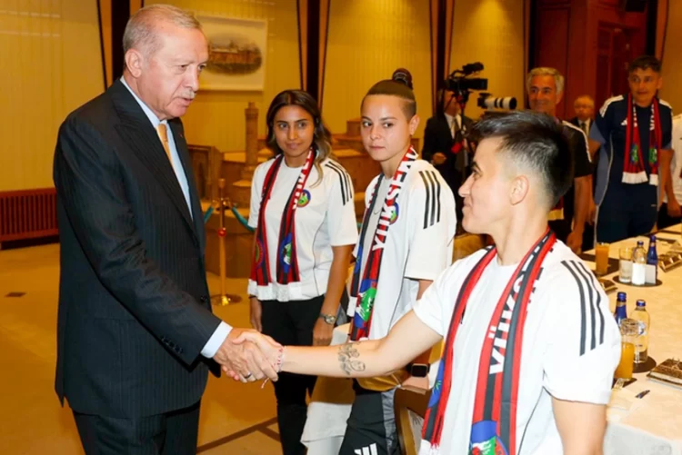 Azərbaycan millisinin futbolçuları Ərdoğanla görüşüblər